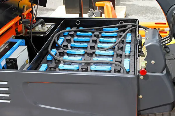 叉車蓄電池為什么要添加蒸餾水？